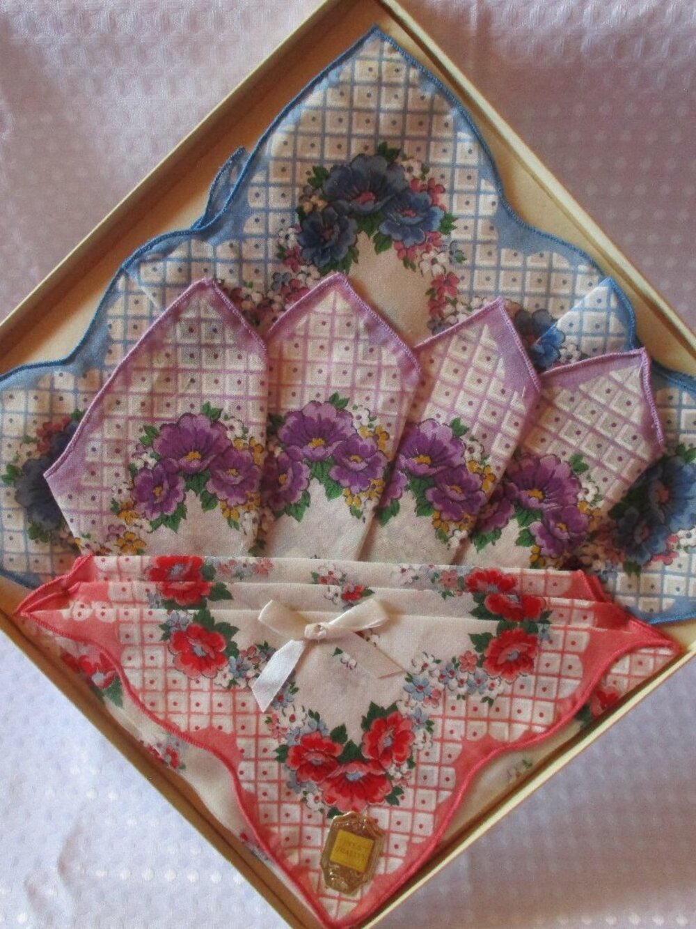 Vintage NIB Finest Quality Floral Scalloped Edge Handkerchief Set (3) 10"
